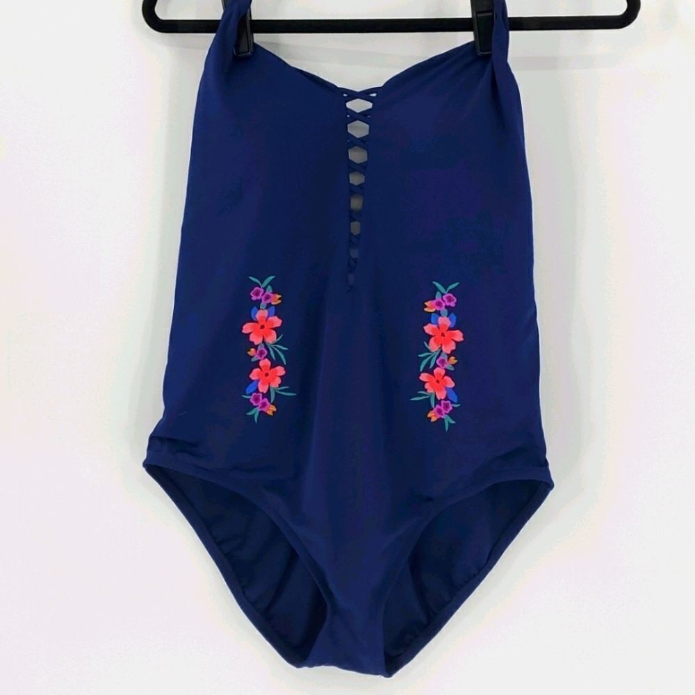 Time and True, NWT, blue W/enbroidery. XL, great for‎ cruise.
